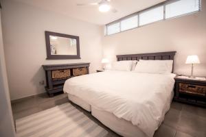 2 Kyalanga - by Stay in Umhlanga
