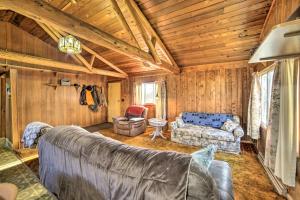 Cornell Home w Fire Pit & Hunting Access!