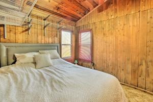 Cornell Home w Fire Pit & Hunting Access!