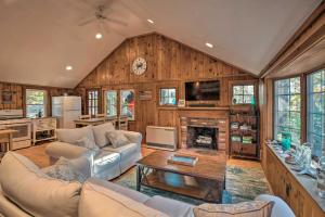 Swim & Unwind! Follins Pond Cottage Near Beach