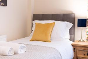 5 Bed - 4 Doubles - Smart TVs - Contractor Base