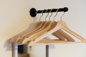 5 Bed - 4 Doubles - Smart TVs - Contractor Base