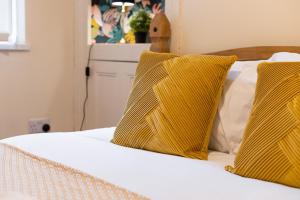 5 Bed - 4 Doubles - Smart TVs - Contractor Base