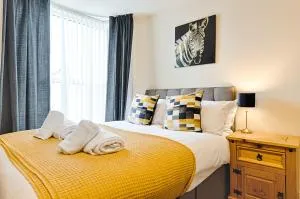 King Eddie's Place -TV in Every Bedroom! - Sketty