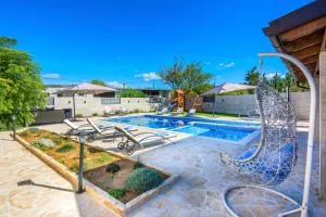 Holiday Home Tower with private pool, sauna and quads - Smilčić