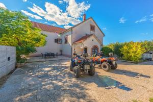 Holiday Home Tower with private pool, sauna and quads