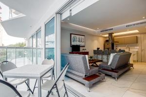 Breeze Easy at Nautico