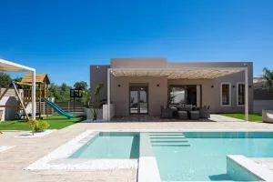 Koin Villa Sunset, With Heated Pool & Whirlpool, By ThinkVilla - Perama