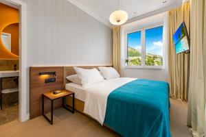 Family Room with Sea View and Terrace room in Villa Orabelle