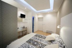 Double or Twin Room with Private Bathroom