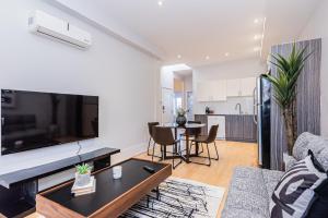 New classy 2 bedroom apartment in Le Plateau by DenStays