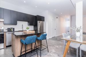 Massive 3 bedroom apartment in the hearth of Le Plateau by DenStays