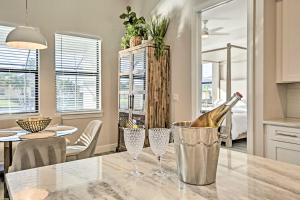 Sun-Seekers Getaway Lavish Cape Coral Villa