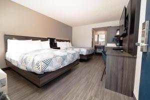 Queen Room with Two Queen Beds - Smoking room in Mesa Inn Grand Junction