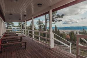 Toppstuga med storslagen utsikt och vacker natur!