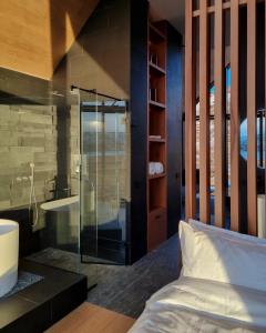 Iceland Lakeview Retreat