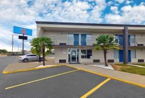 Motel 6 McDonough, GA - ماكدونو
