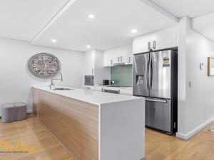 Karavostazi at The Shoal