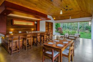 StayVista at Tall Silver with Infinity Pool & Breakfast -2BR