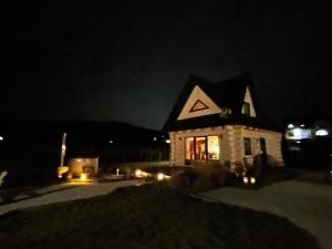 Bystry domek w Beskidach przy szlaku na Babią Górę