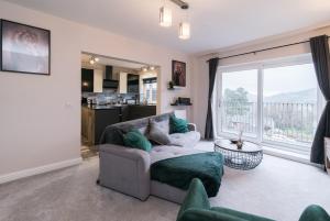 Immaculate 3 Bed House - Stunning Balcony Views