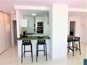 0E M2 1ª línea con Terraza grande y vistas al mar