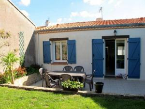 Maisons de vacances Gite Rouans, 3 pieces, 5 personnes - FR-1-306-953 : photos des chambres