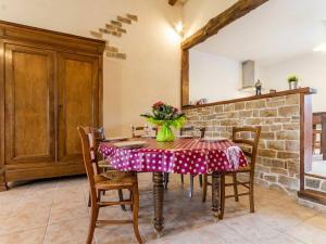 Maisons de vacances Gite Rouans, 3 pieces, 5 personnes - FR-1-306-953 : photos des chambres