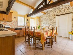 Maisons de vacances Gite Saint-Pere-en-Retz, 5 pieces, 9 personnes - FR-1-306-1041 : photos des chambres