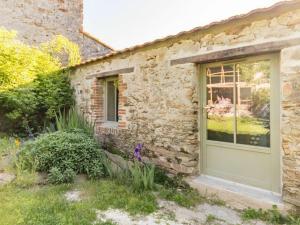 Maisons de vacances Gite Rouans, 4 pieces, 6 personnes - FR-1-306-1059 : photos des chambres