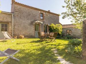 Maisons de vacances Gite Rouans, 4 pieces, 6 personnes - FR-1-306-1059 : photos des chambres