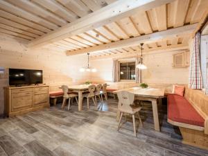 Chalet Grimmingblickhütte by Interhome