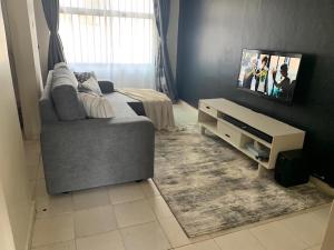 Peaceful and Lovely 1 bedroom with a city view.