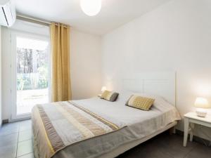 Apartment Les Pins Parasols-1 by Interhome