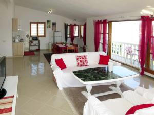 Apartment Suzi-1 by Interhome