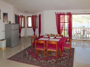 Apartment Suzi-1 by Interhome