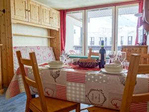 Apartment Le Prariond - Val Claret-6 by Interhome