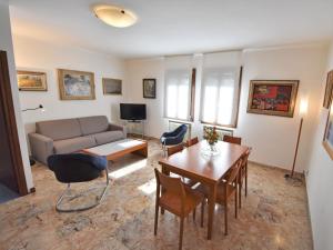 Apartment Casanas-1 by Interhome