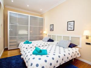 Apartment Eixample Esquerre Gran Via Balmes by Interhome