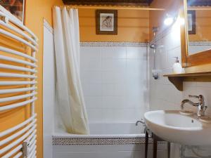 Appartements Studio Lognan-1 by Interhome : photos des chambres