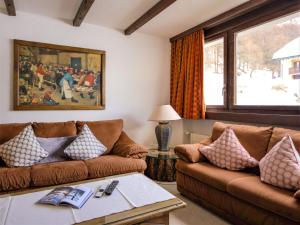 Apartment Chesa Linaria by Interhome