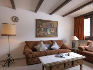 Apartment Chesa Linaria by Interhome