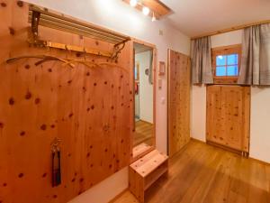 Apartment Chesa Alvetern 5 by Interhome