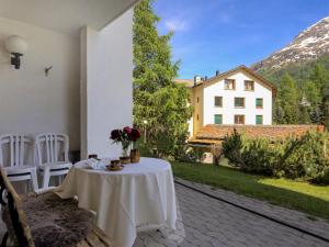 Apartment Chesa Maurus A1 by Interhome