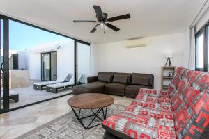 A-Nah Apartments, Rooftop Pool, walking distance to 5th avenue