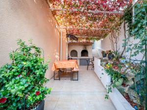 Apartment Andrea-2 by Interhome