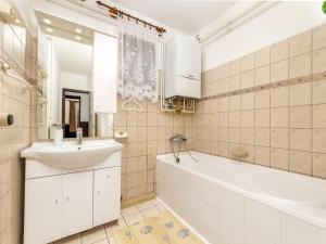 Holiday Home Sunny by Interhome