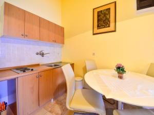 Apartment Fani-3 by Interhome 