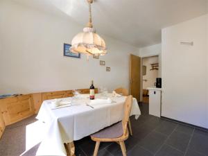 Apartment Chesa Islas by Interhome