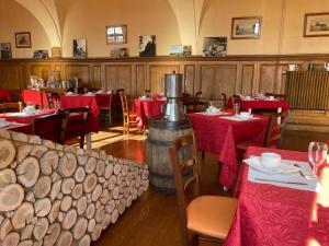 Hotels Logis Hotel Ancien Grand Seminaire : photos des chambres